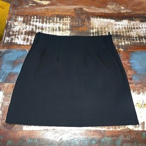 Aritzia black skirt kinsley 
Babaton size 6 worn twice